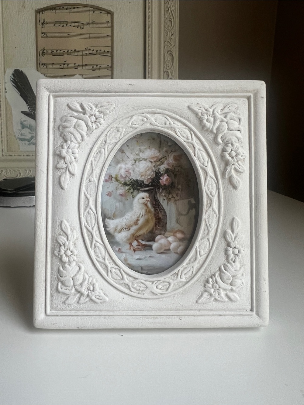 Small Shabby Chic White Embossed Ceramic Photo Frame with Oval Opening